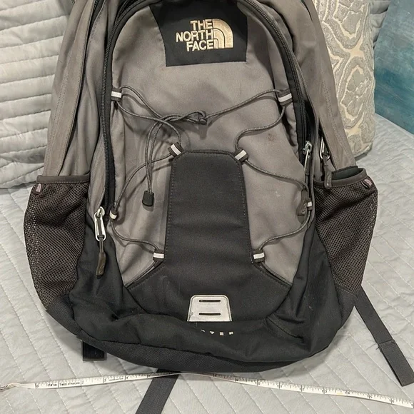 THE NORTH FACE JESTER BACKPACK TNF Black One Size - Picture 2 of 9
